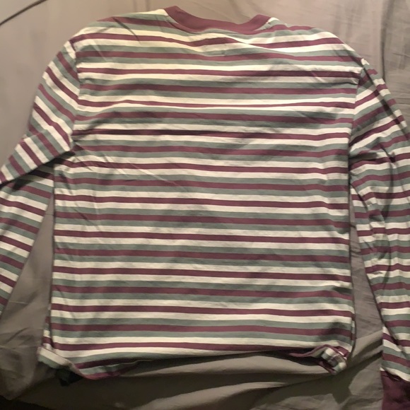 Small, multiple color long sleeve guess shirt. - Picture 2 of 3
